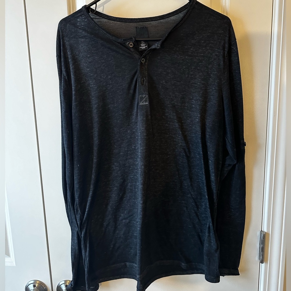 H&M Men’s long sleeve grey shirt